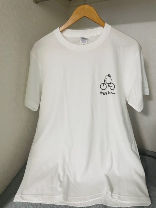 シマエナガと黒い自転車と黒いロゴのTシャツです。Mサイズです。