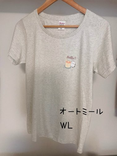 シマエナガとホットケーキのTシャツのオートミール色、WLです。